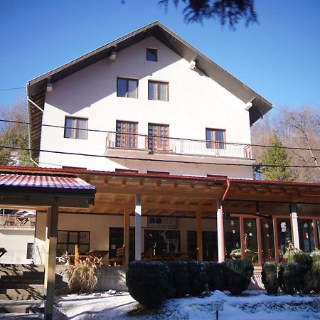 Apartments And Rooms Vicko Brzeće Exterior foto