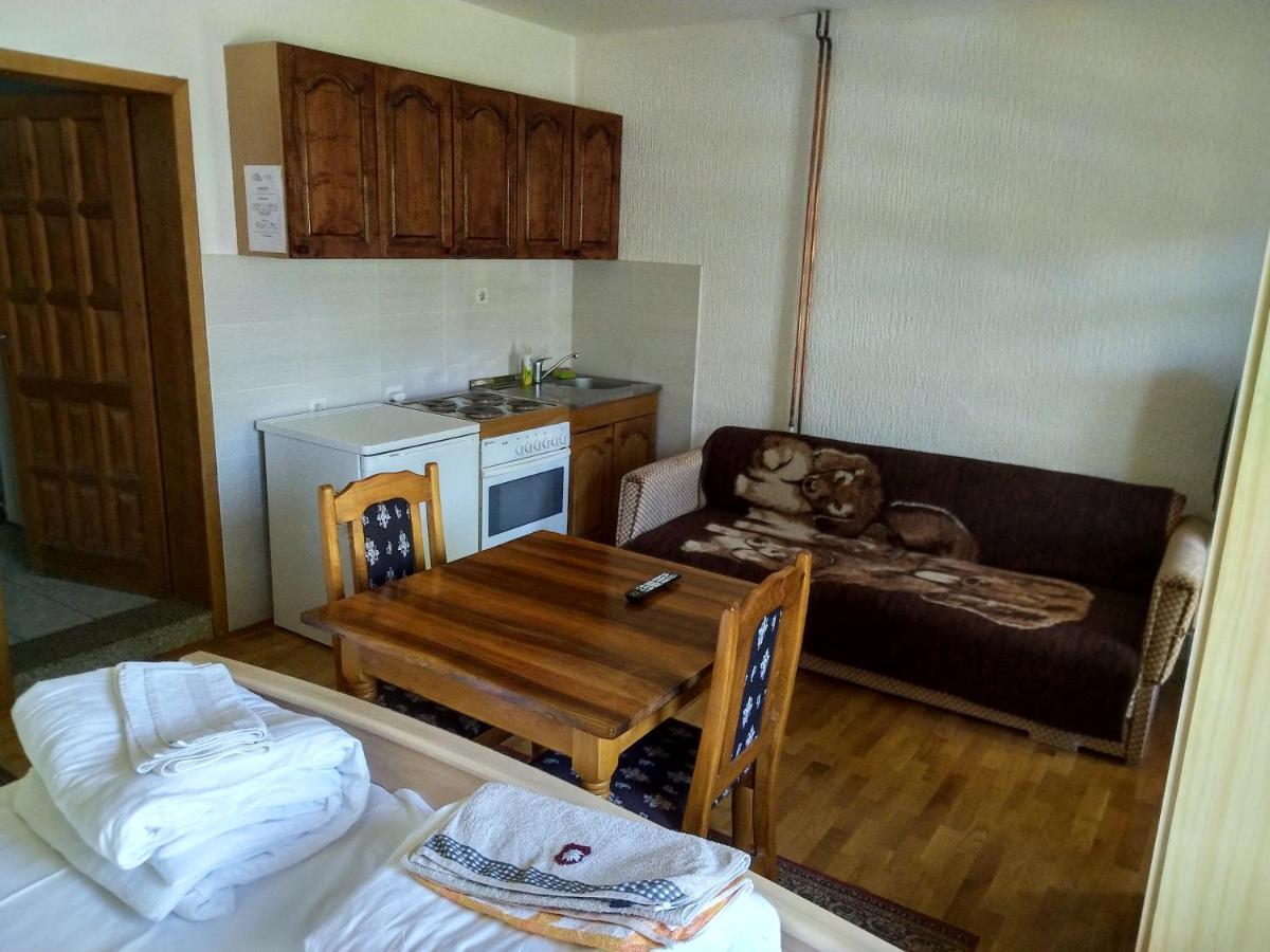 Apartments And Rooms Vicko Brzeće Exterior foto