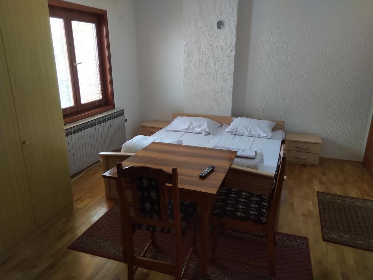 Apartments And Rooms Vicko Brzeće Exterior foto