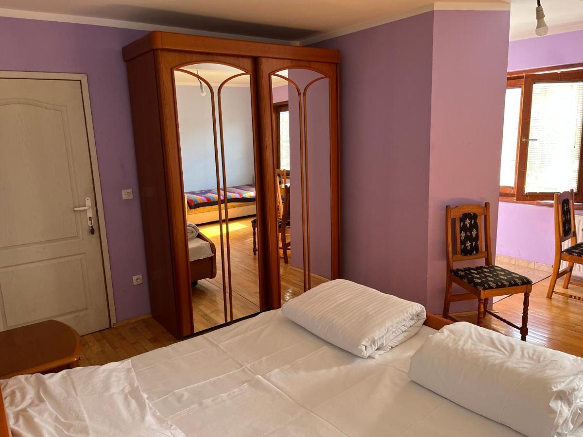 Apartments And Rooms Vicko Brzeće Exterior foto