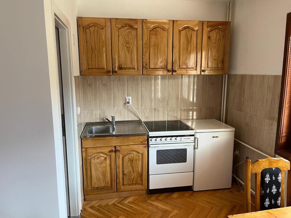 Apartments And Rooms Vicko Brzeće Exterior foto