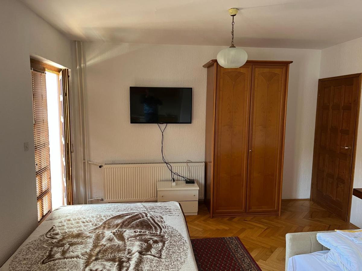Apartments And Rooms Vicko Brzeće Exterior foto
