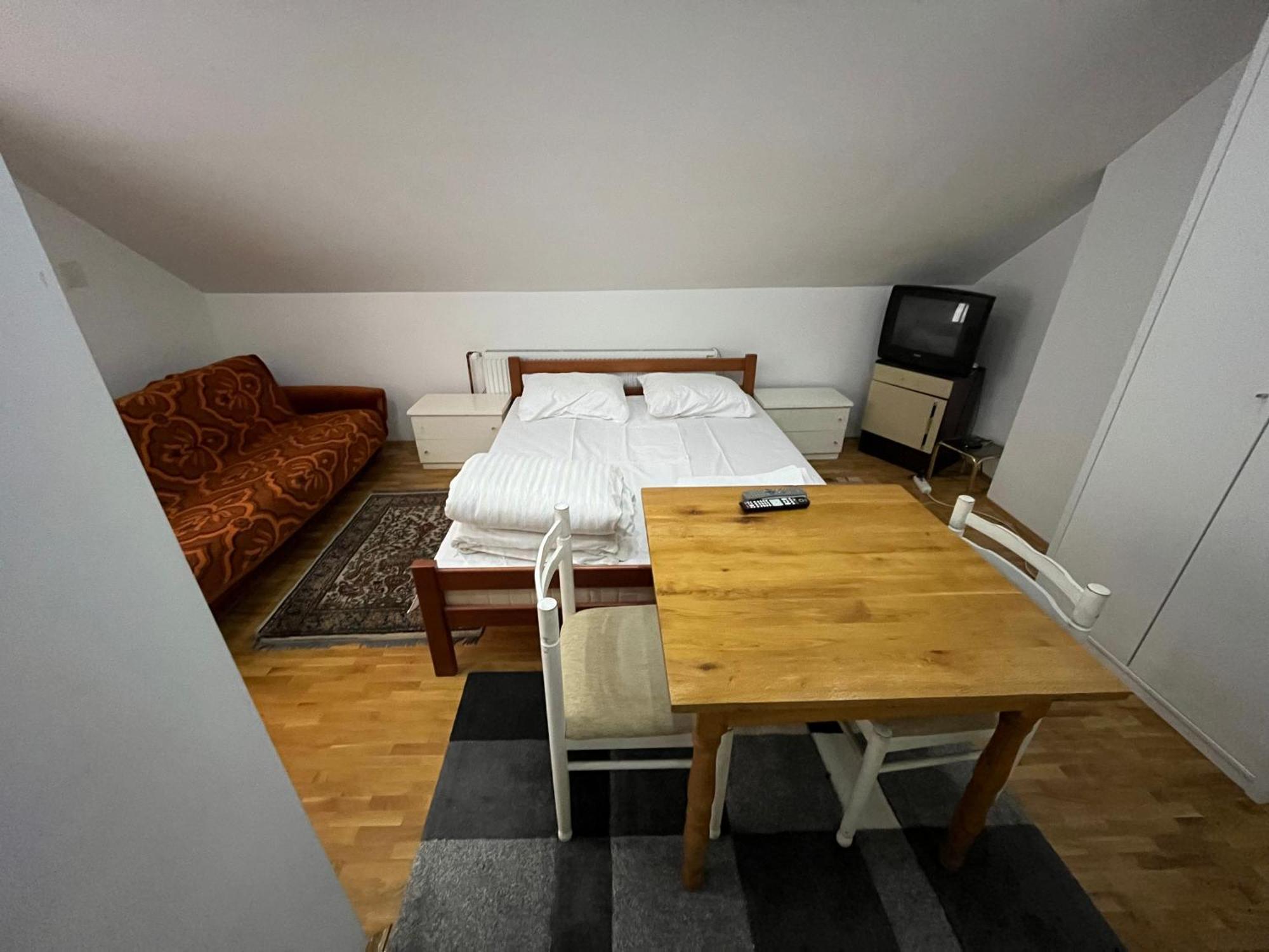 Apartments And Rooms Vicko Brzeće Exterior foto