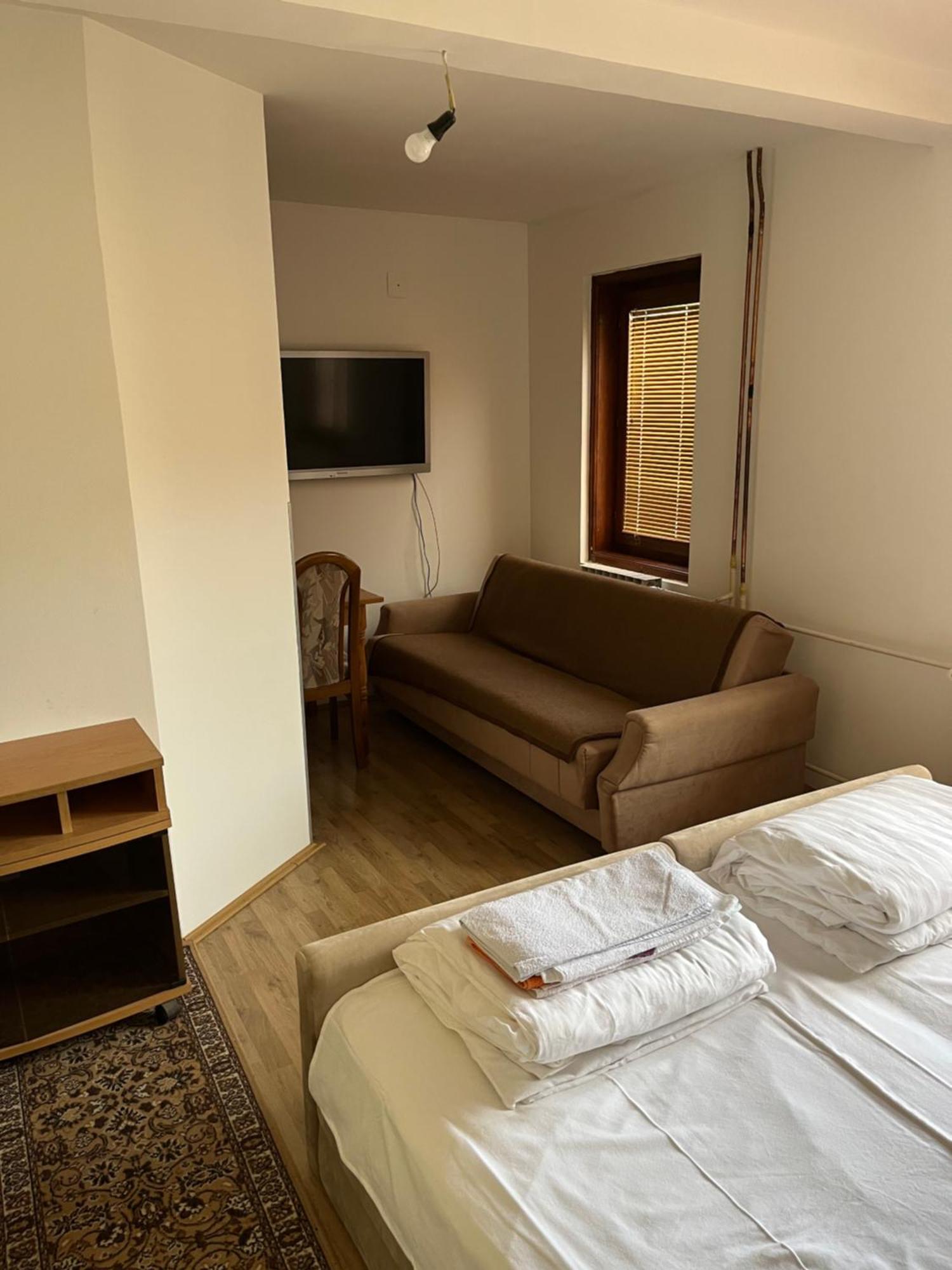 Apartments And Rooms Vicko Brzeće Exterior foto