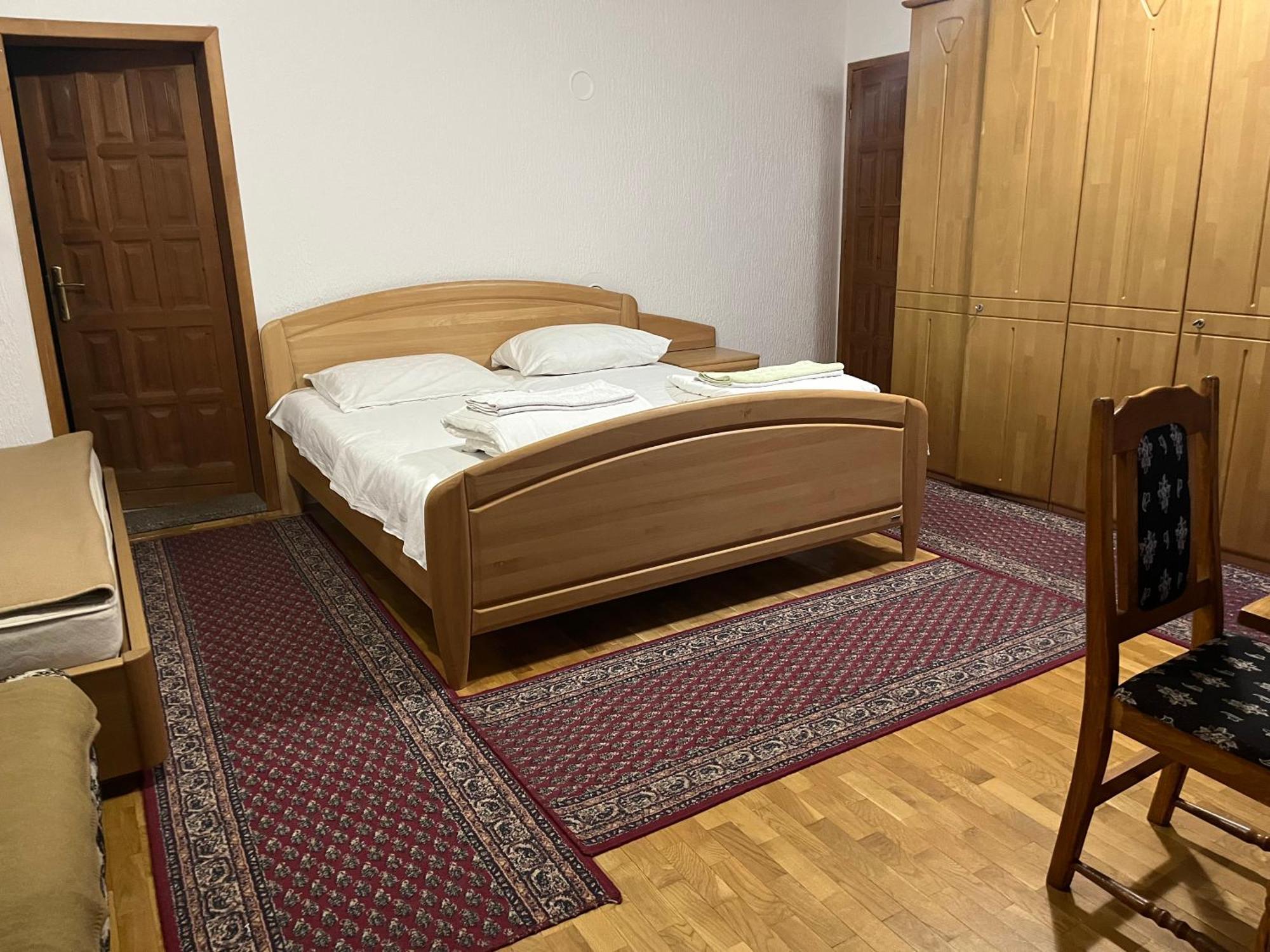 Apartments And Rooms Vicko Brzeće Exterior foto