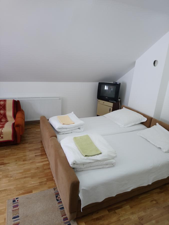 Apartments And Rooms Vicko Brzeće Exterior foto