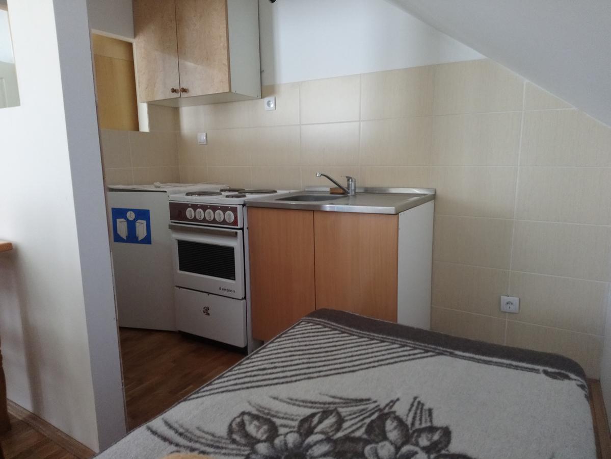 Apartments And Rooms Vicko Brzeće Exterior foto